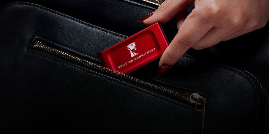 Накопичувач зовнішній SSD Portable USB 2.0ТB Kingston SXS1000 BoC Red (SXS1000R/2000GA)