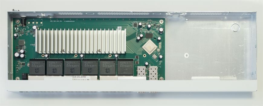 Комутатор MikroTik CRS326-24G-2S+RM CRS326-24G-2S+RM фото