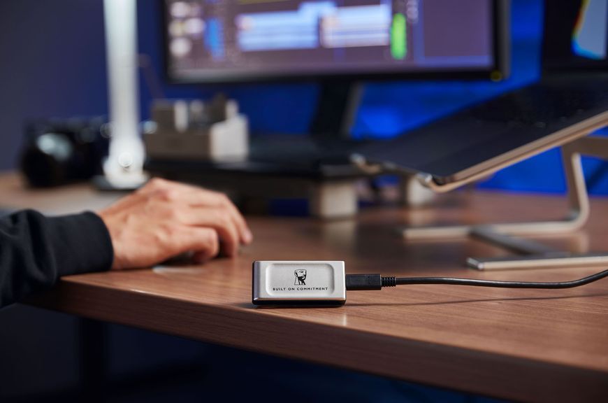 Накопичувач зовнішній SSD Portable USB 1.0ТB Kingston XS2000 BoC Silver (SXS2000/1000GA)